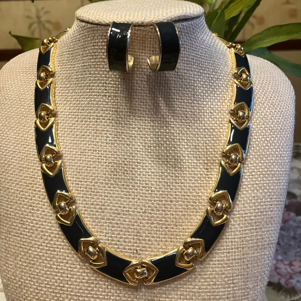ENAMEL NECKLACE AND EARRING SET